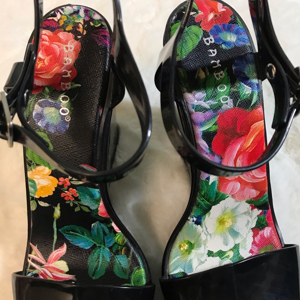 Floral wedge heels by bamboo - Picture 2 of 3